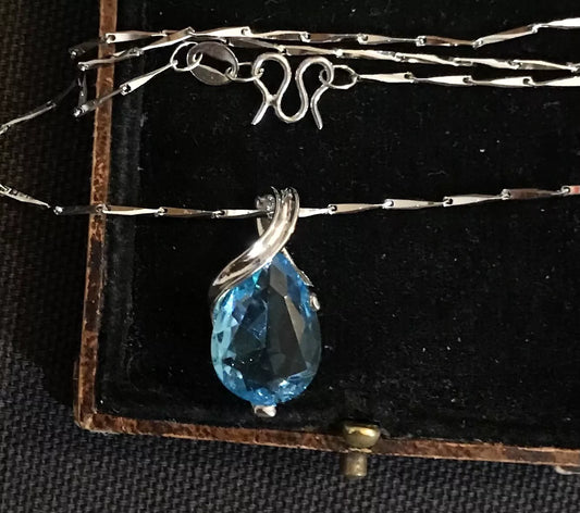 18K White Gold Plated Aquamarine Color Topaz And Crystal Necklace - Vintage Style