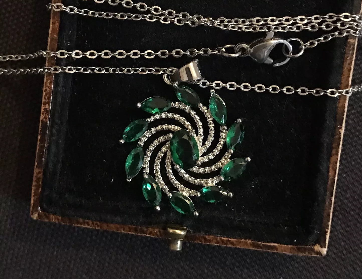 18K White Gold Plated Green Tourmaline And Zircon Necklace - Vintage Style